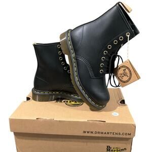 Dr Marten’s Winter grip Leather Lace Up Boots 1460 NIB